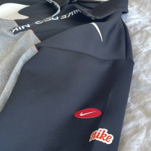 Nike Dri-Fit cropped half - zip jumper - Picture 5 of 6